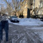 Viralul zilei: Un american își îngheață pantalonii şi îi pune să-i păzească locul de parcare (Video&Foto)