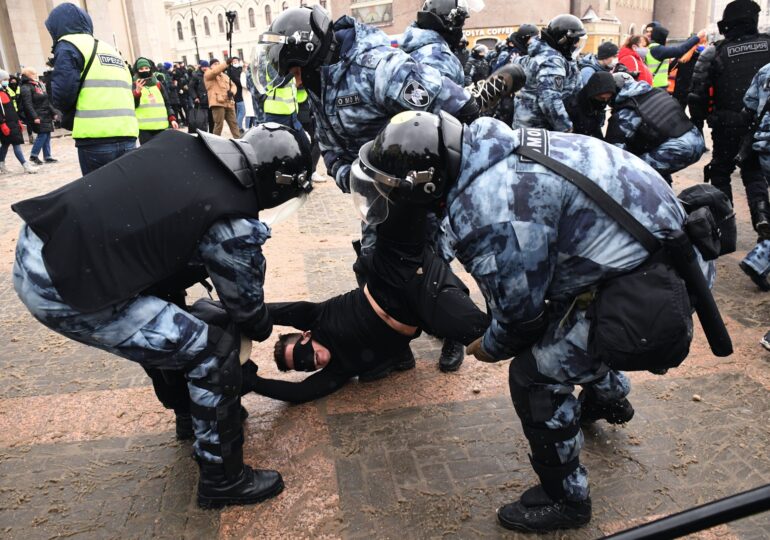 Kremlinul e de acord cu modul în care au intervenit polițiștii la protestele de duminică, deși au recurs la lovituri cu bastoane și gaze lacrimogene