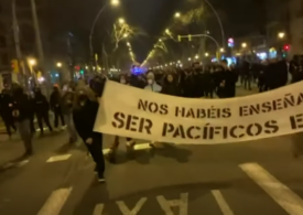 A şaptea noapte de proteste la Barcelona după arestarea unui rapper (Video)