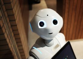 Opt din zece români ar vrea să fie ajutaţi la treburile casnice de un robot umanoid. 30% şi-ar lăsa chiar copilul în grija unui robot