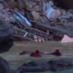 Sute de sicrie dintr-un cimitir din Italia au ajuns în mare (Foto&Video)