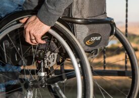 Persoanele cu dizabilități se pot programa acum la vaccin de pe platformă