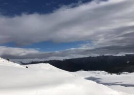 Risc mare de avalanşă la Bâlea Lac. Zăpada atinge patru metri în unele zone