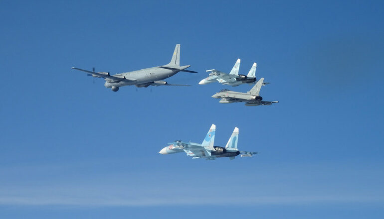 NATO a interceptat ”neobișnuit” de multe avioane ruseşti în apropierea teritoriului său
