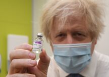 Marea Britanie recomandă ca tinerii sub 30 de ani să nu mai fie vaccinați cu AstraZeneca