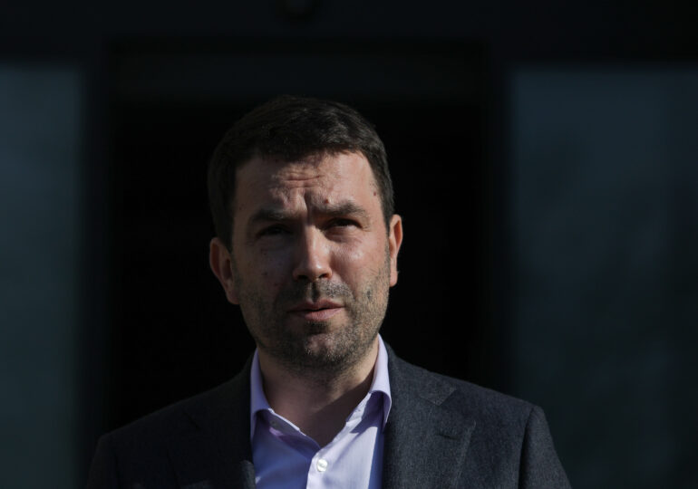 Drulă are o explicație pentru cozile la benzinării și cere demiterea ministrului Virgil Popescu