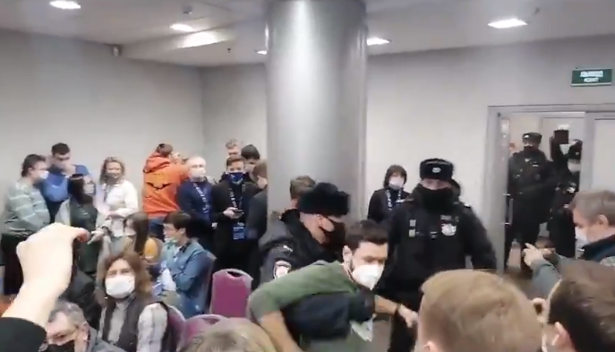Intervenție în forță a poliției din Rusia la o reuniune a opoziției: Toți participanții au fost arestați (Video)