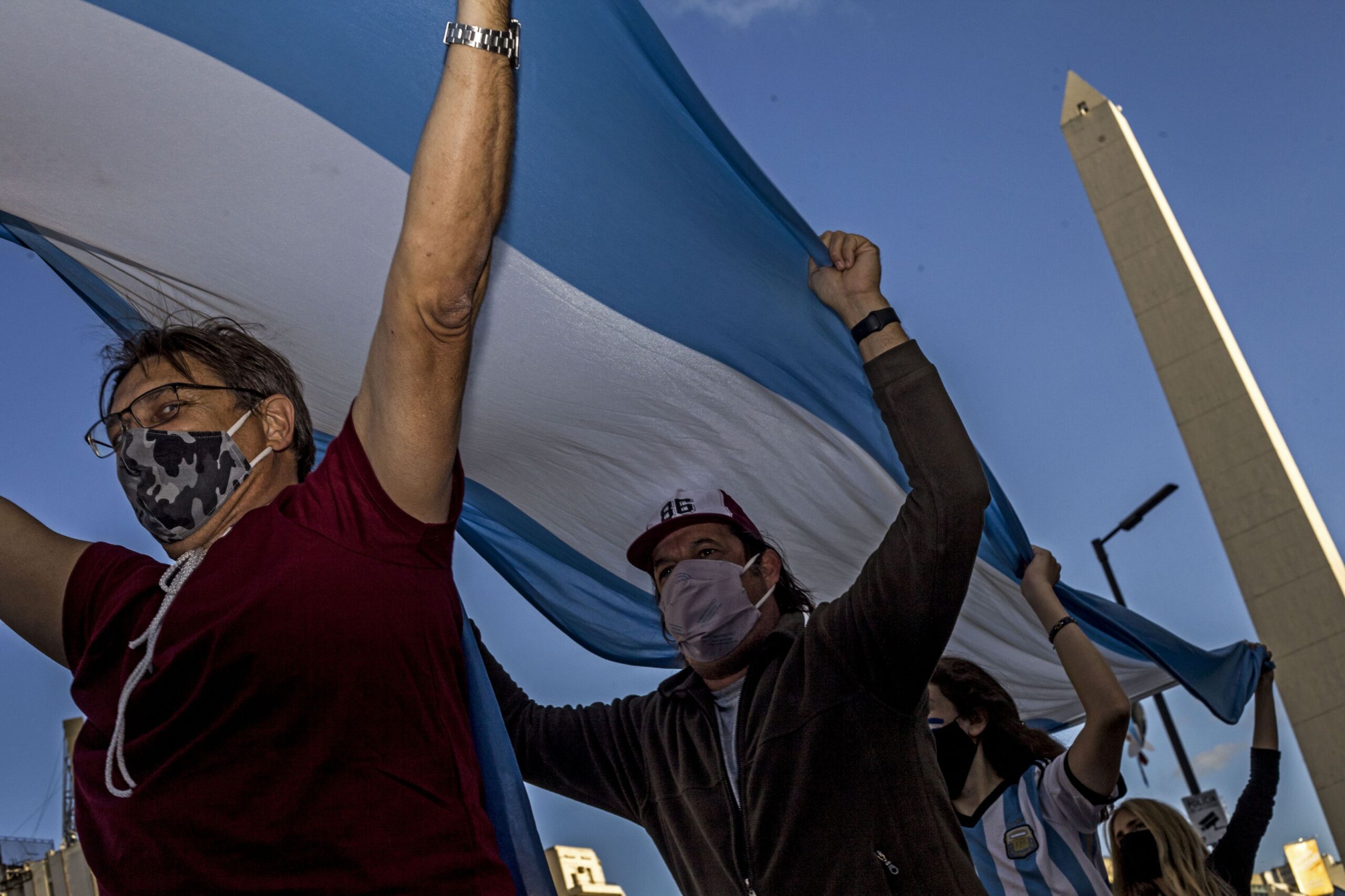 Proteste Violente în Argentina şi Paraguay Faţă De Răspunsul ...