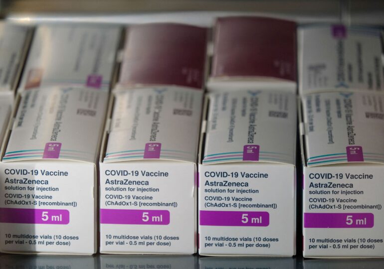 Vaccinul AstraZeneca-Oxford îşi schimbă numele în Vaxzevria