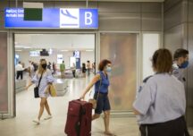 Poliţia greacă a oprit pe aeroportul din Atena un grup de migranţi care se dădeau drept sportivi români
