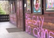 Biserica din Parcul IOR a fost vandalizată: „Be Gay. Do crime”, LGBT, ANTIFA și BLM, scrise cu spray roz (Video)