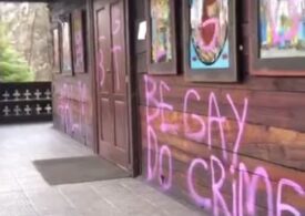 Biserica din Parcul IOR a fost vandalizată: "Be Gay. Do crime", LGBT, ANTIFA și BLM, scrise cu spray roz (Video)
