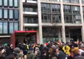 Mii de oameni au protestat în Germania față de restricţiile antiCovid (Video)