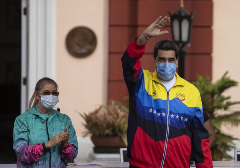 Preşedintele Venezuelei s-a vaccinat cu Sputnik V: Se pare că după asta ajungi să vorbeşti rusă