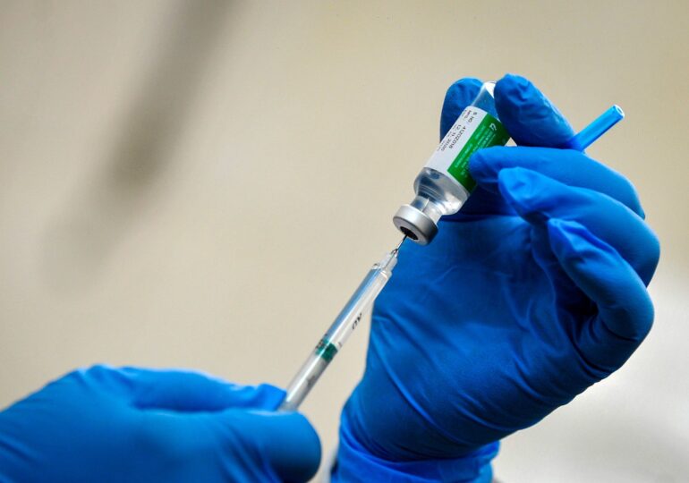 OMS recomandă continuarea vaccinărilor cu AstraZeneca