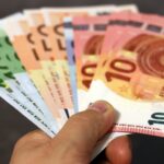 Relaxarea restricțiilor și tendința de revenire la normalitate au deblocat investiții de aproape un miliard de euro, în România