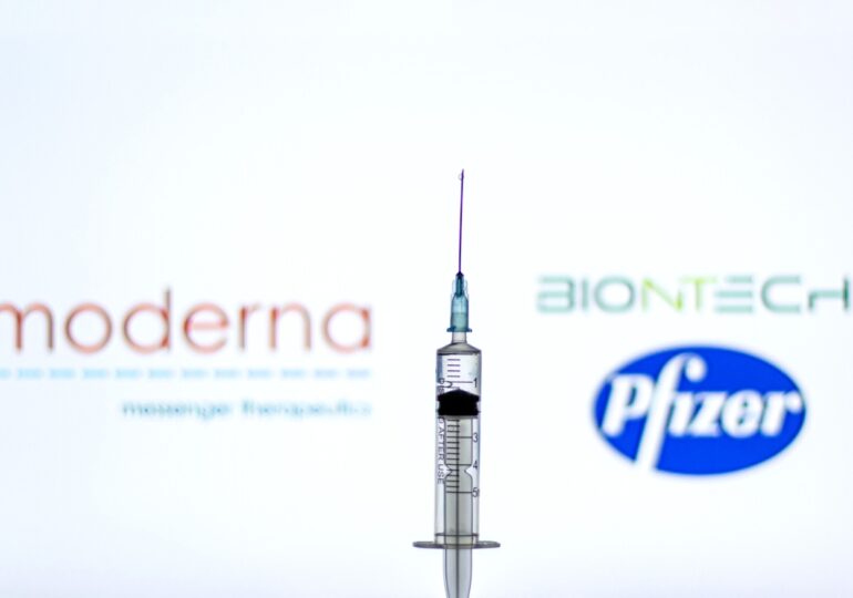 Pfizer și Moderna au scumpit vaccinurile pe care le vând în Europa