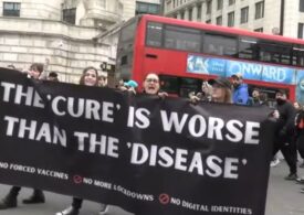 Londra: Manifestaţie anti-restricţii cu mii de participanţi (VIDEO)