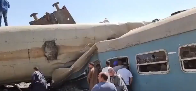 Coliziune între două trenuri în Egipt: Cel puţin 30 de oameni au murit (Foto&Video)