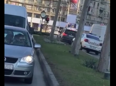 Urmărire ca în filme, pe străzile Bucureștiului, pentru prinderea unui bărbat fără permis auto (Video) <span style="color:#990000;font-size:100%;">UPDATE</span>