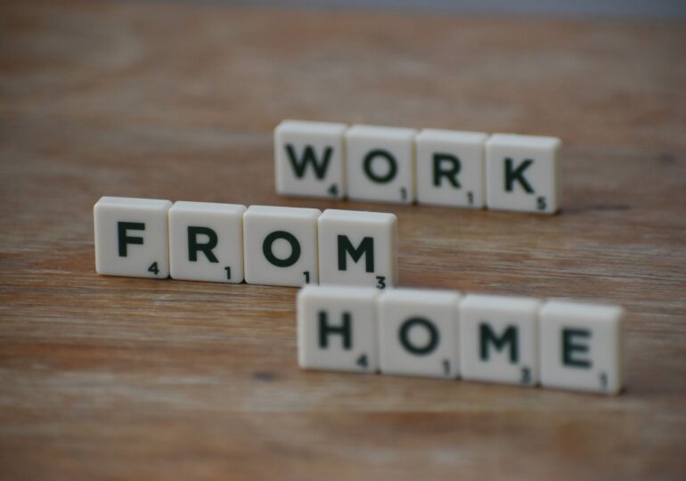 Posibilitatea de a lucra de acasă reduce nivelul de stres pentru generațiile Millennials și Z - studiu Deloitte