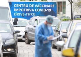 Peste 800 de persoane s-au vaccinat vineri la centrul drive-thru din Piaţa Constituţiei, mai multe decât în prima zi