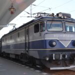 Încă un accident feroviar în Roșiori: O locomotivă CFR Călători a lovit alta, care a deraiat