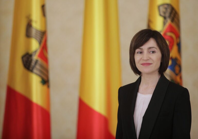 Președintele Moldovei, pe acoperișul României. Maia Sandu a urcat pe Vf. Moldoveanu (Foto)