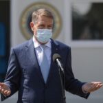 Iohannis a fost întâmpinat la biserică de protestatari: ”Jó napot kívánok, PSD!”