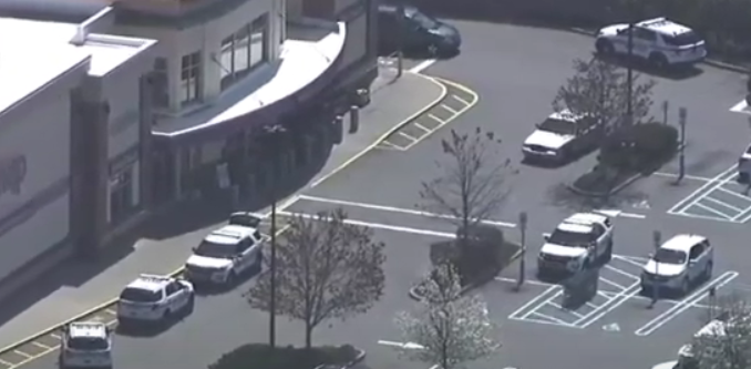 Atac armat într-un supermarket din New York: Un angajat a murit, alți doi sunt răniți