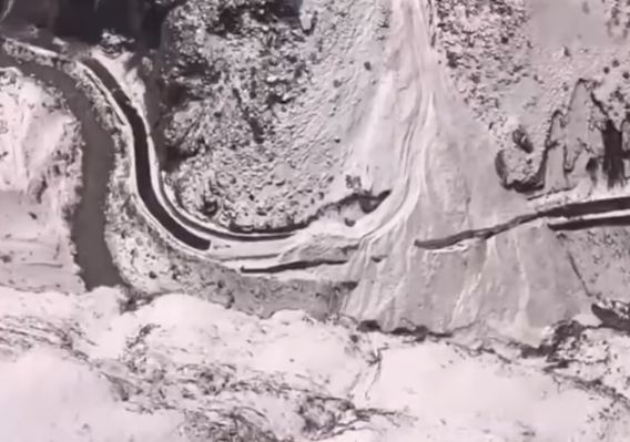 Cel puţin 8 oameni au murit într-o avalanşă declanşată de spargerea unui gheţar în Himalaya (Video)
