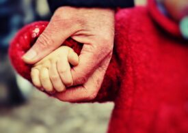 Suedia anunță reguli noi pentru cei vaccinați: Acum este în regulă ca o bunică să-şi îmbrăţişeze nepoţii