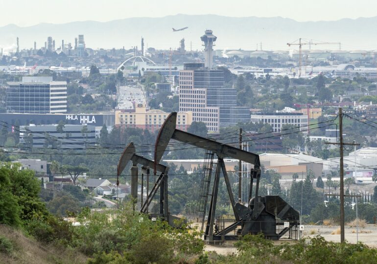 California vrea să interzică fracturarea hidraulică și chiar exploatările de petrol