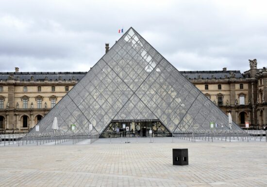 Angajații de la Muzeul Luvru intră în grevă