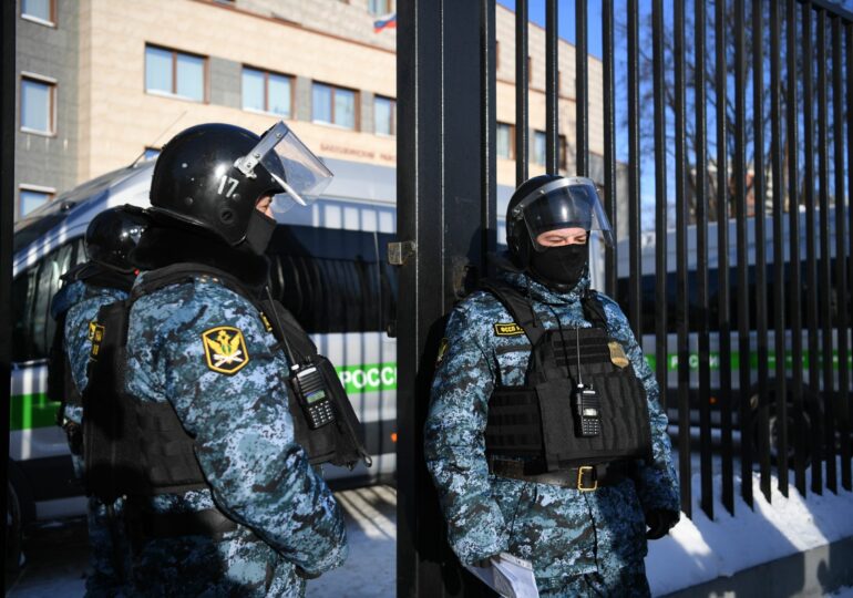 Medicii lui Navalnîi s-au dus la închisoare ca să-i verifice starea de sănătate. Au fost arestați pe loc