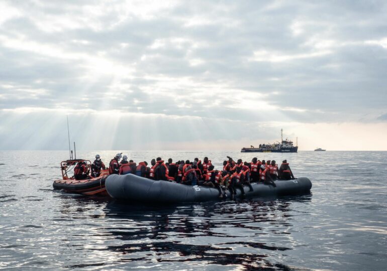 Grecia acuză Turcia că o provoacă, împingând bărcile cu imigranți în apele ei