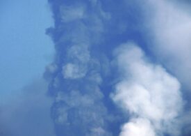 A erupt vulcanul La Soufriere din Caraibe: Mii de persoane au fost evacuate (Video)