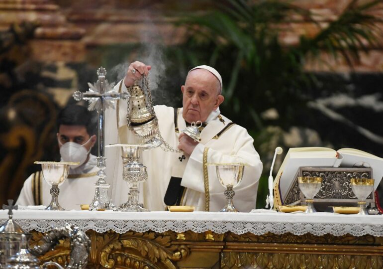 Papa Francisc oficiază slujba de Paști (Video)