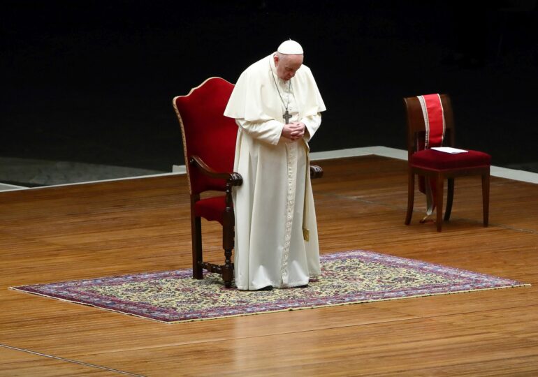 Maraton de rugăciune cu Papa Francisc, în luna mai