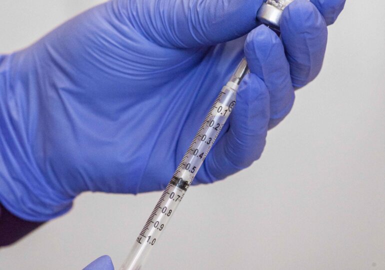 SUA analizează cazuri noi de efecte adverse grave, la persoane vaccinate cu serul produs de Johnson & Johnson
