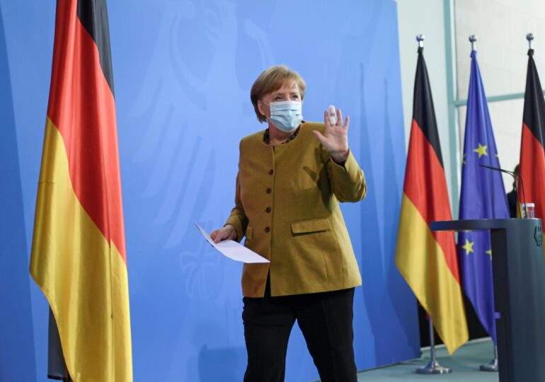 Merkel se vaccinează vineri cu AstraZeneca