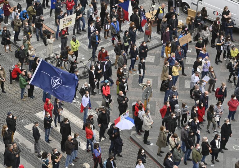 Manifestaţii în Cehia împotriva preşedintelui Milos Zeman. Se cere judecarea lui pentru înaltă trădare