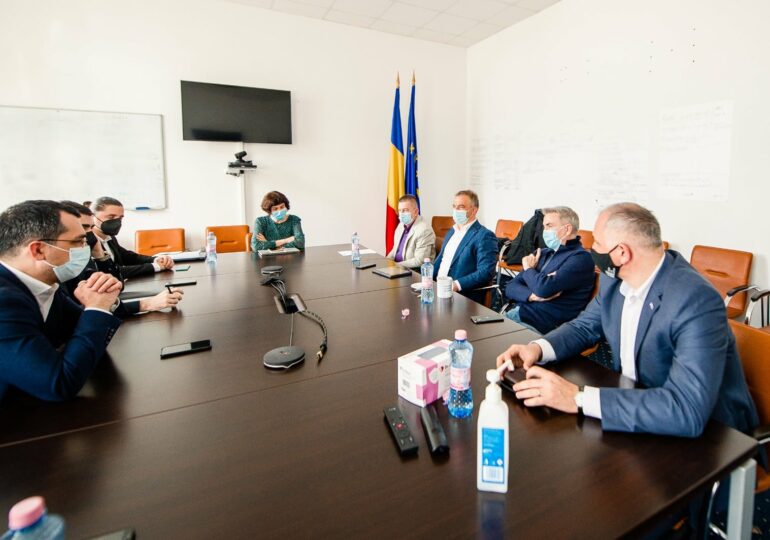 Miniștrii Năsui și Voiculescu au discutat cu reprezentanții HoReCa despre planificarea deschiderii mediului de business și condițiile de cazare