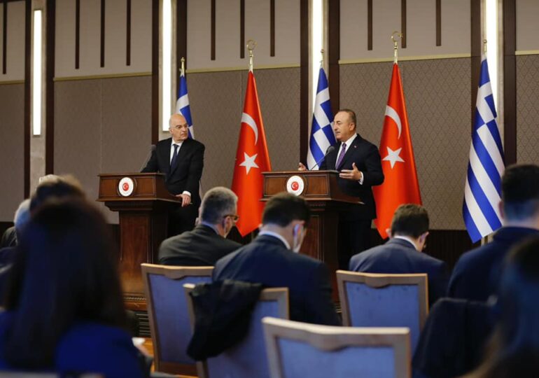 Miniştrii de Externe ai Greciei şi Turciei au avut un schimb dur de replici, în faţa presei (Video)
