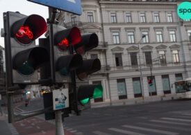 Ce se întâmplă, de fapt, cu semaforizarea inteligentă din București? Nicușor Dan spunea că s-a stricat, Primăria Capitalei susține că funcționează, însă jumătate dintre intersecţii nu sunt în sistem