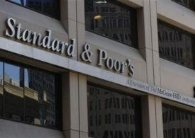S&P menține ratingul României, dar avertizează: criza politică poate compromite reducerea deficitului. Economia ar urma să scadă cu 0,5%