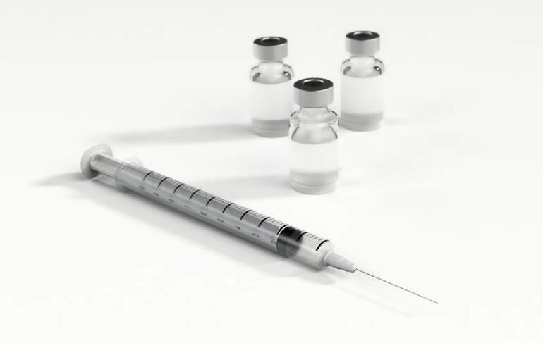 Moderna anunță că vaccinul său are o eficienţă mai mică decât cea raportată iniţial