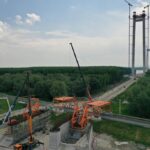 Podul suspendat de la Brăila trece la etapa „catwalk”: Cablurile cântăresc 6.700 de tone și fiecare are o lungime de 2 km (Galerie foto)