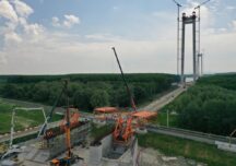 Podul suspendat de la Brăila trece la etapa „catwalk”: Cablurile cântăresc 6.700 de tone și fiecare are o lungime de 2 km (Galerie foto)
