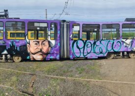 Tramvaiele din Ploieşti au fost decorate cu simboluri ale oraşului (Foto)